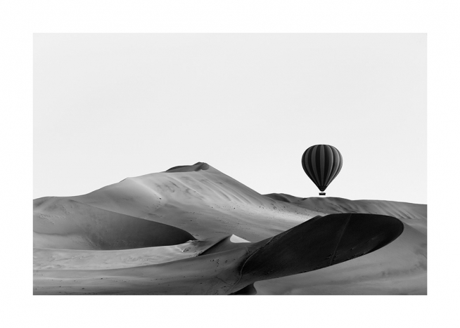 Hot Air Balloon Over Dunes Poster / Nature at Desenio AB (11488)