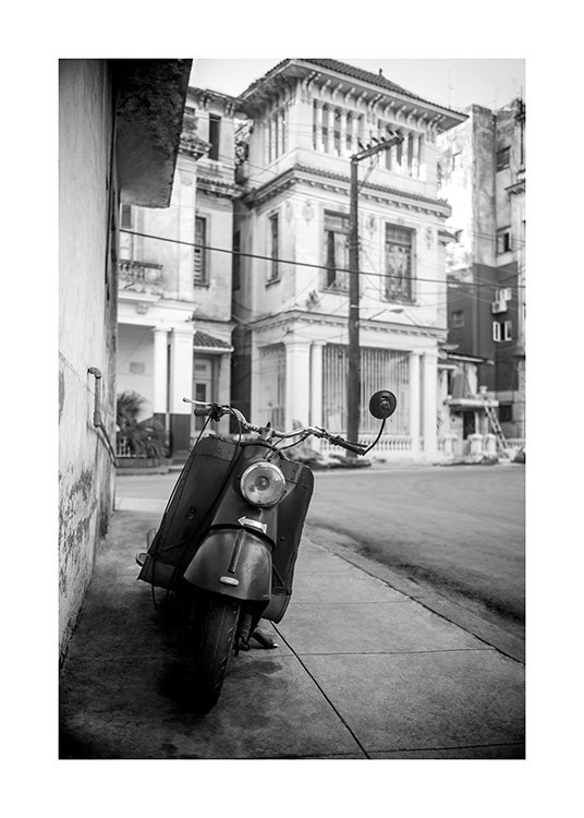 Street of Havana Poster / Black & white at Desenio AB (11528)