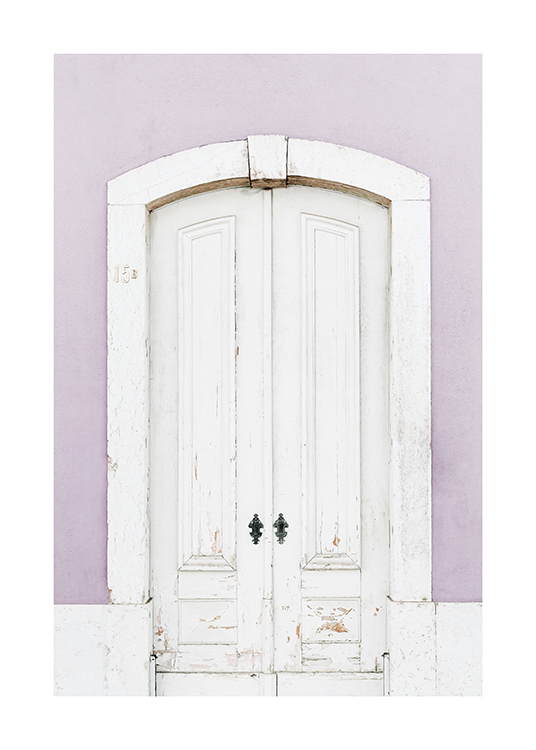  – Photograph of a purple facade with a white door in the middle