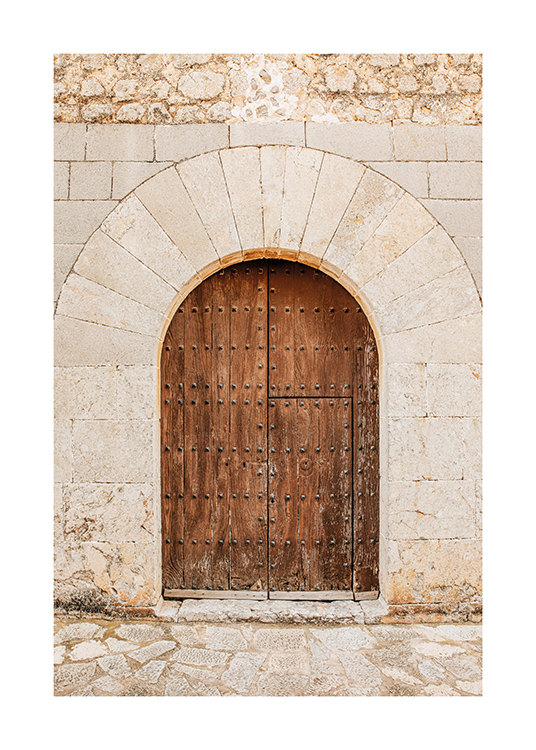  – An image of a curved door in a Mallorcan town