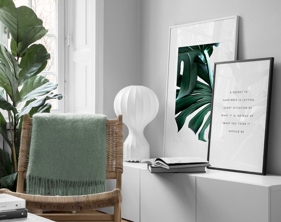 Green harmonios living room décor, botanical prints
